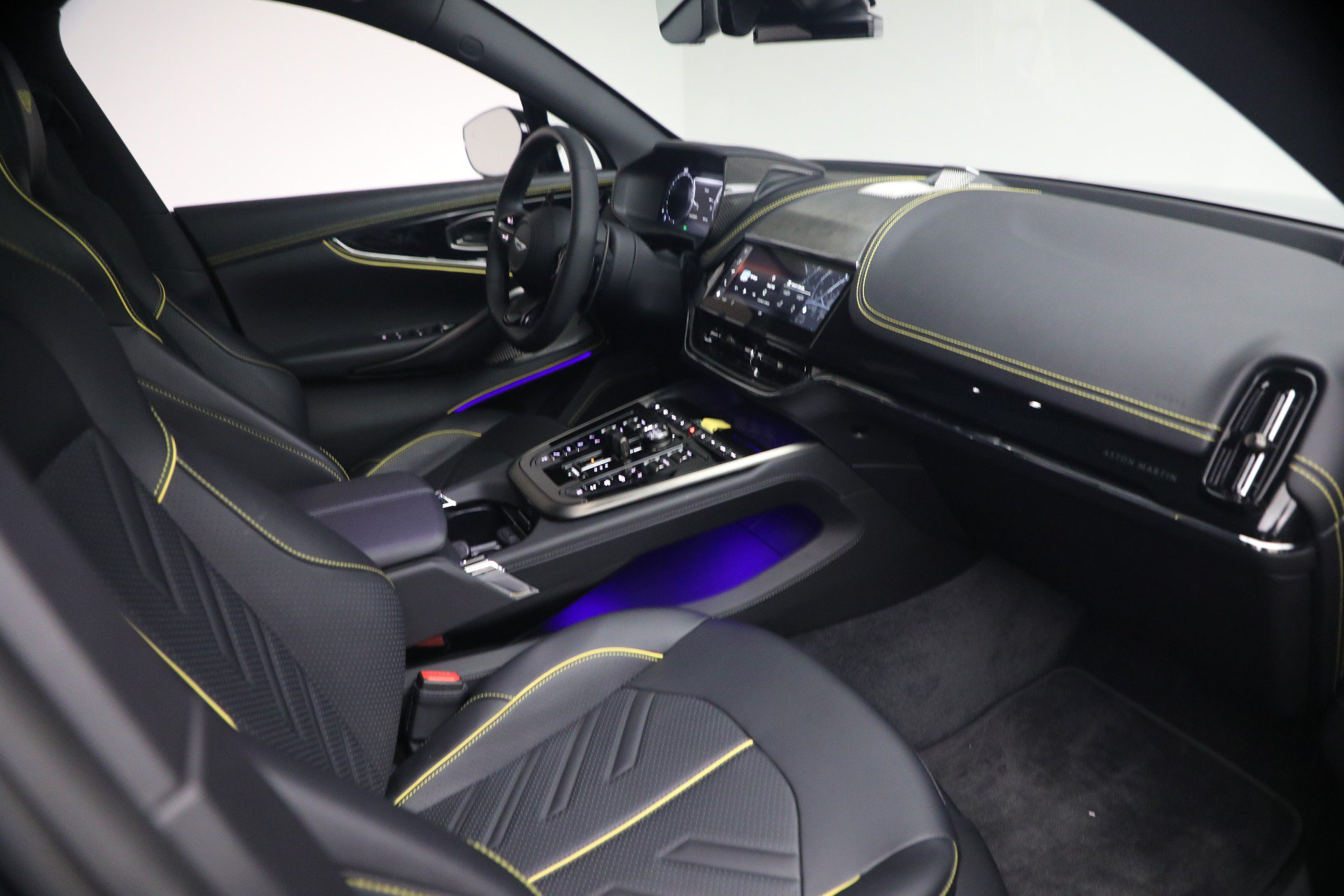 Used 2026 Aston Martin DBX S AWD/4WD image 21
