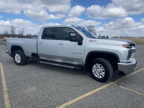 Used 2022 Chevrolet Silverado 3500 LT w/ Convenience Package AWD/4WD image 2