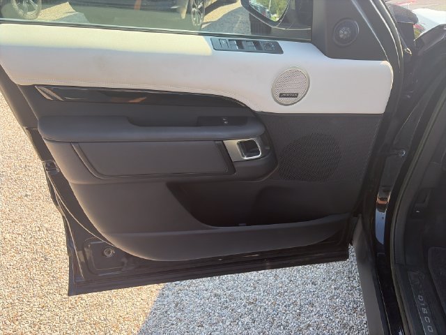 Used 2023 Land Rover Discovery S AWD/4WD image 10