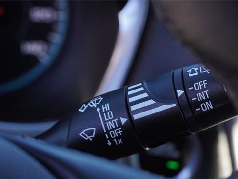 Used 2023 Chevrolet Traverse LT image 33