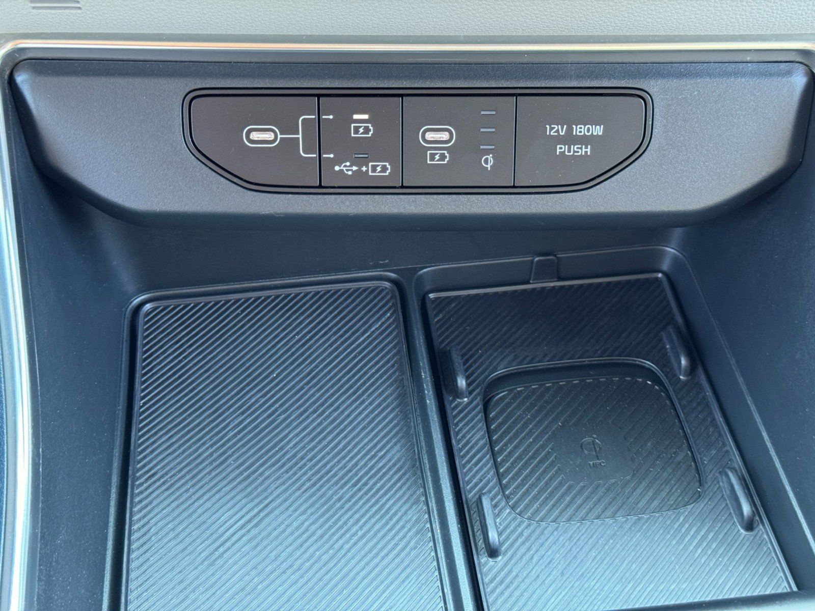 Used 2025 Kia Carnival SX Prestige FWD image 32