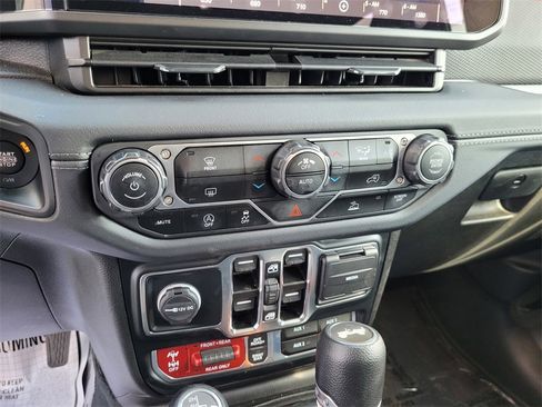 Used 2024 Jeep Wrangler Unlimited Rubicon image 19