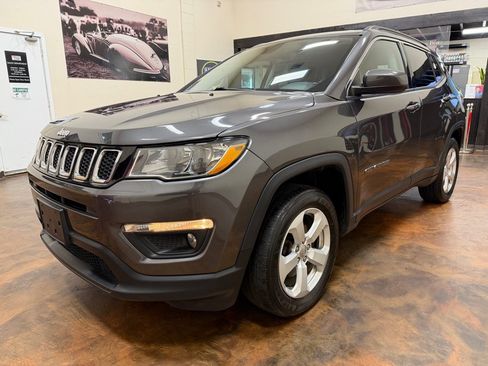 Used 2019 Jeep Compass Latitude w/ Cold Weather Group AWD/4WD image 5