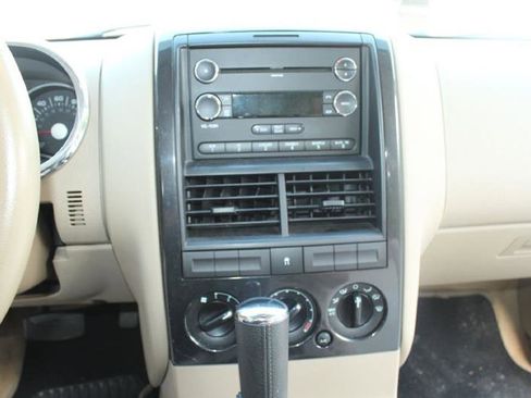 Used 2010 Ford Explorer XLT image 19
