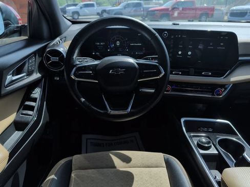 Used 2025 Chevrolet Equinox ACTIV w/ Safety and Technology Package FWD image 2