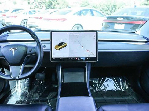 Used 2018 Tesla Model 3 Mid Range image 13