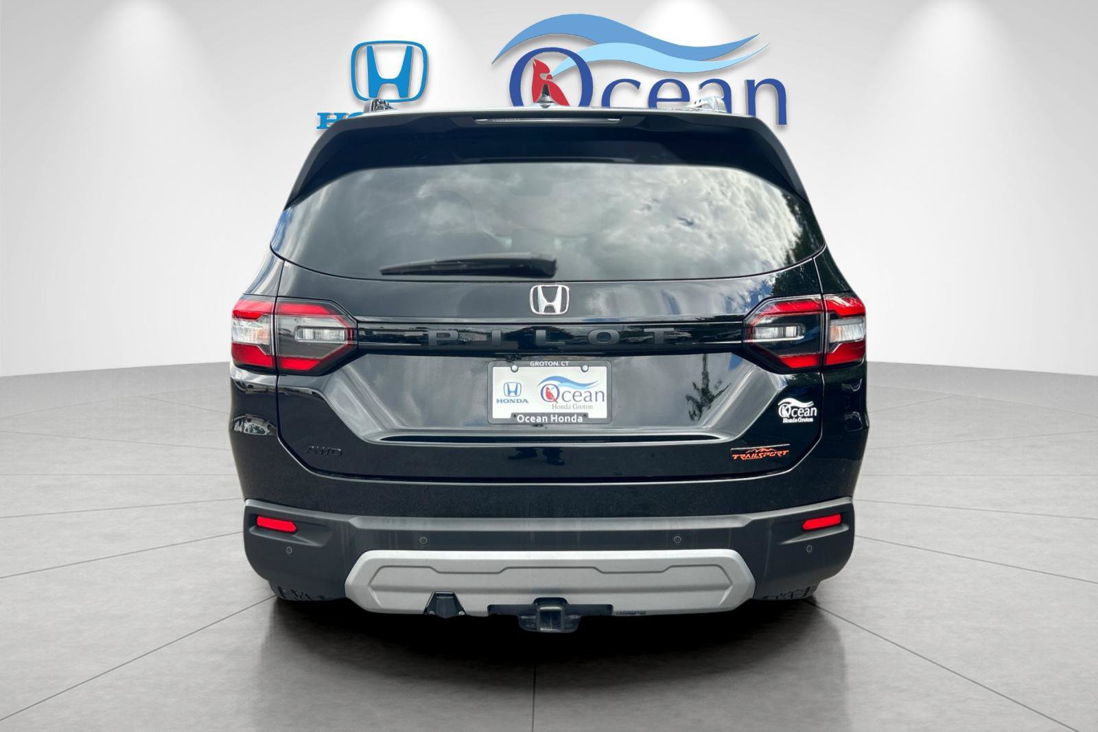 Used 2023 Honda Pilot TrailSport image 4