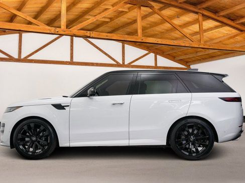 Used 2025 Land Rover Range Rover Sport Dynamic SE image 2