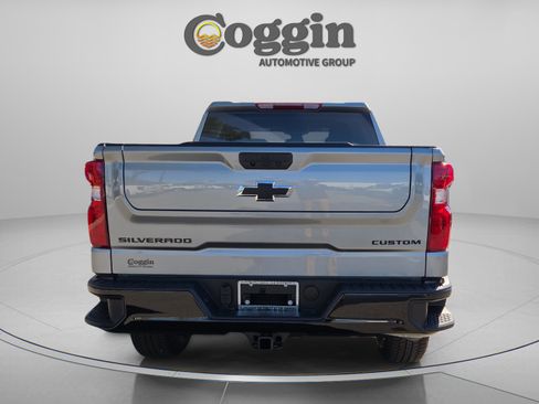 New 2026 Chevrolet Silverado 1500 Custom Trail Boss w/ LPO, Dark Essentials Package AWD/4WD image 4