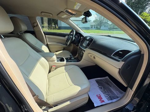 Used 2014 Chrysler 300 RWD image 11