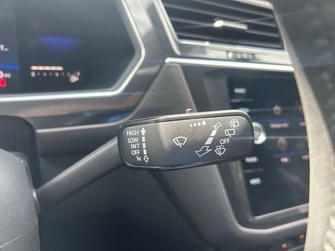 Certified 2022 Volkswagen Tiguan SE R-Line image 23