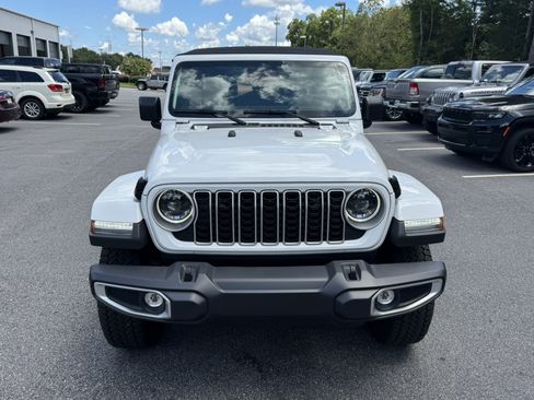 Used 2025 Jeep Wrangler Unlimited Sahara AWD/4WD image 2