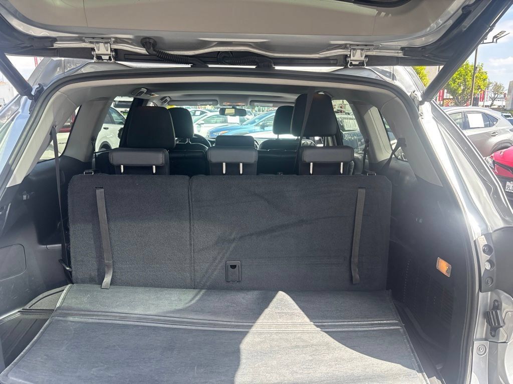 Used 2015 Toyota Highlander XLE FWD image 12