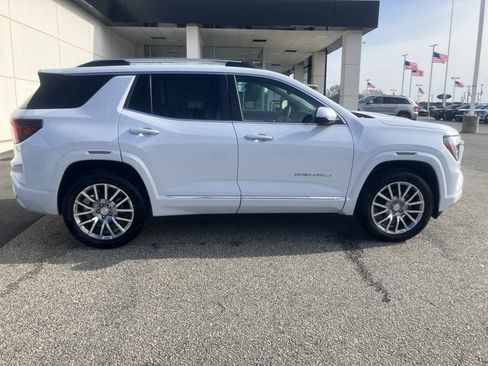 New 2026 GMC Terrain Denali w/ LPO, Floor Liner Package image 9