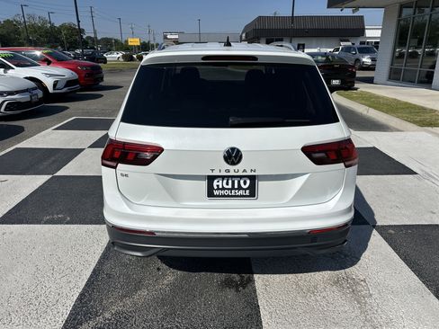 Used 2023 Volkswagen Tiguan SE FWD image 9