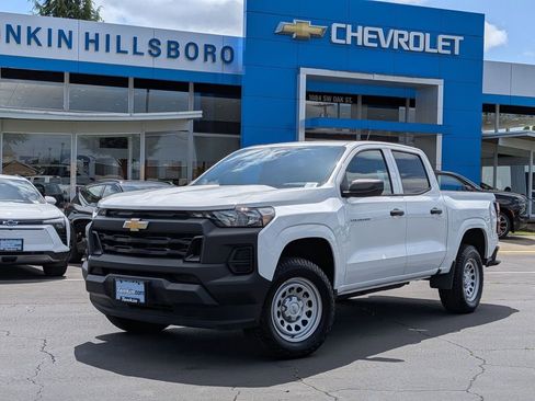 Used 2023 Chevrolet Colorado W/T RWD image 2