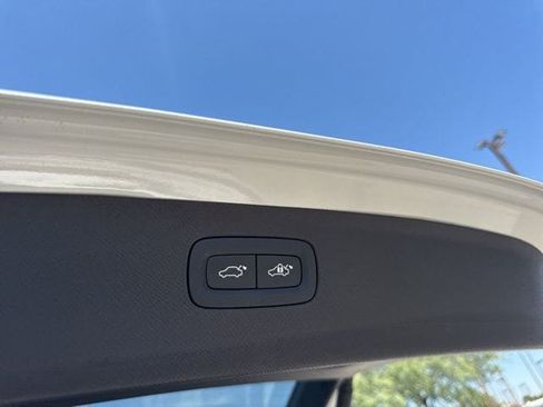 Certified 2025 Volvo XC90 B6 Plus w/ Protection Package Premier AWD/4WD image 9
