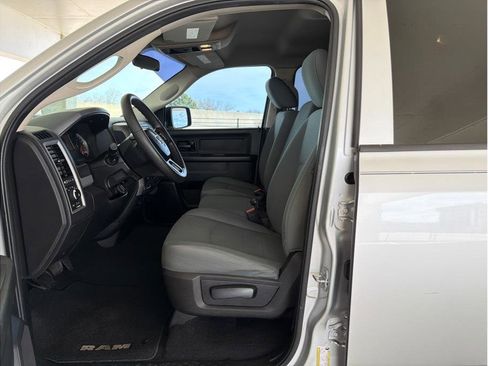 Used 2017 RAM 1500 Express AWD/4WD image 10