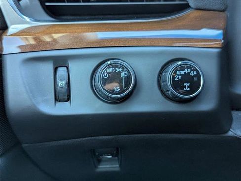 Used 2019 Cadillac Escalade Premium Luxury image 10
