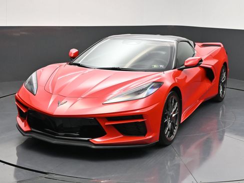 Used 2024 Chevrolet Corvette Stingray Premium Conv w/ Z51 Performance Package RWD image 3