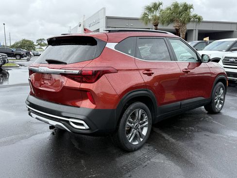 Used 2023 Kia Seltos S w/ Navigation Package FWD image 4