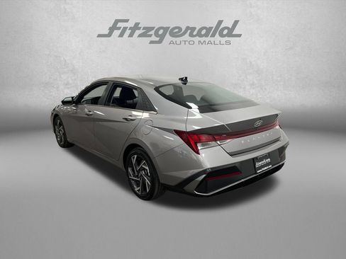Used 2025 Hyundai Elantra SEL FWD image 3