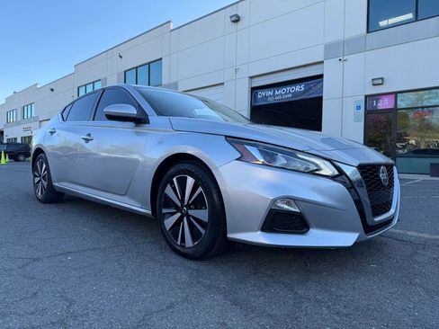 Used 2021 Nissan Altima 2.5 SV FWD image 2