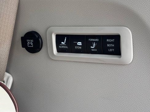 Used 2017 Chrysler Pacifica Limited FWD image 34