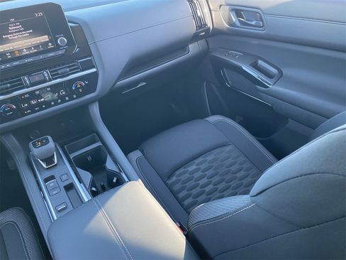 New 2025 Nissan Pathfinder SV w/ Black Appearance Package image 17