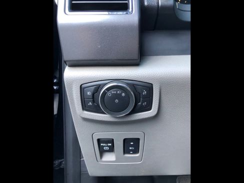 Used 2018 Ford F150 XLT w/ Equipment Group 302A Luxury image 8