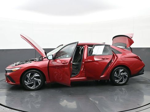 Certified 2025 Hyundai Elantra Sport image 50