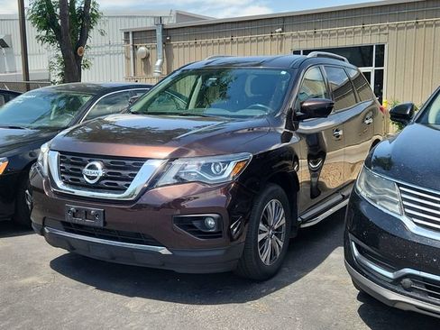 Used 2020 Nissan Pathfinder SL AWD/4WD image 3