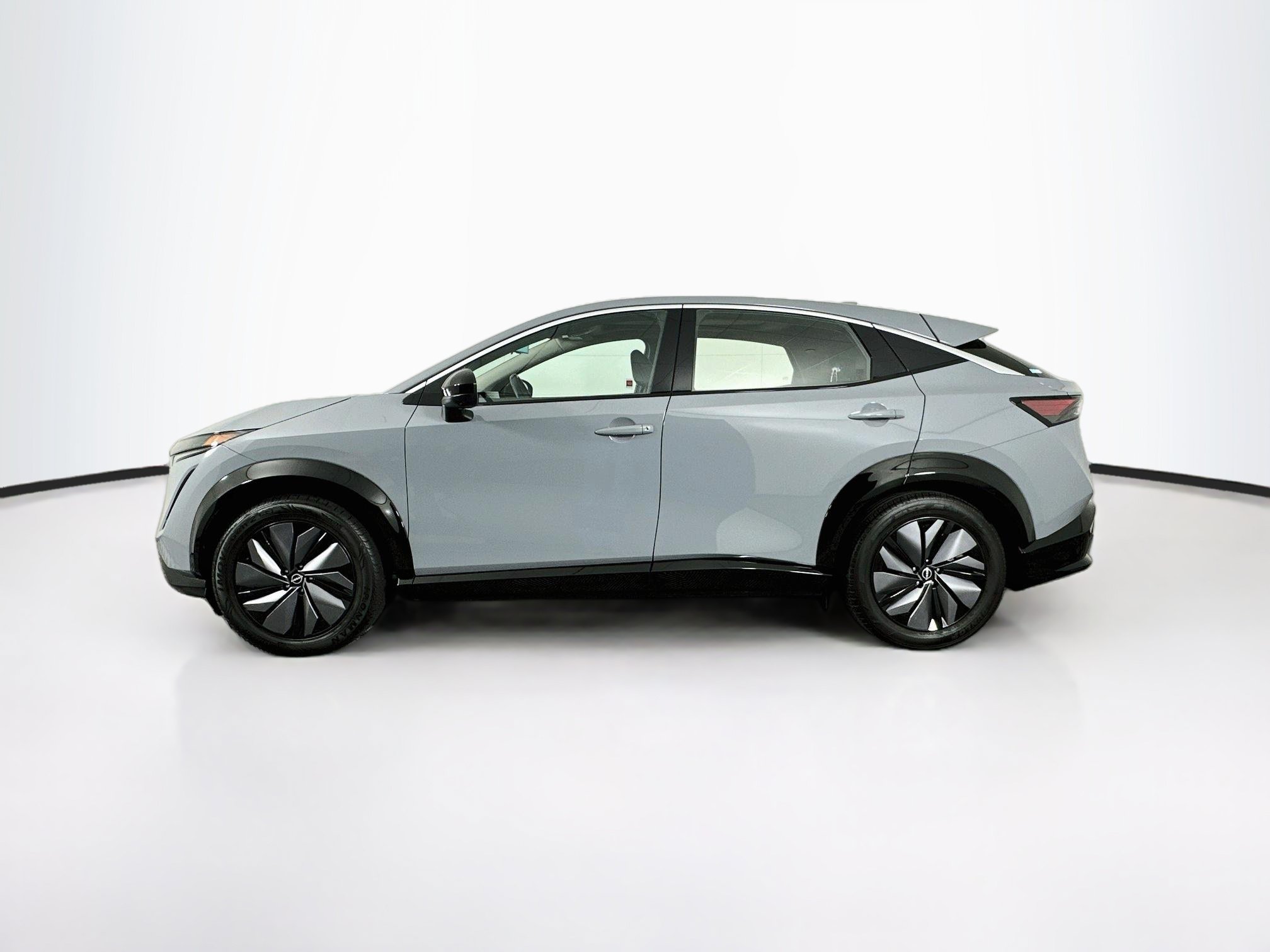 Used 2023 Nissan Ariya FWD image 4