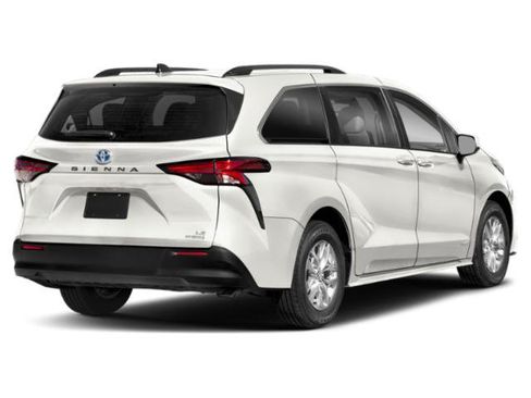 Used 2022 Toyota Sienna LE AWD/4WD image 2