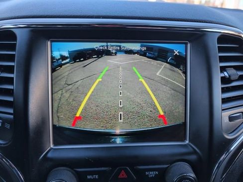 Used 2018 Jeep Grand Cherokee Limited image 25