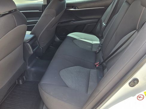 Used 2019 Toyota Camry LE FWD image 5