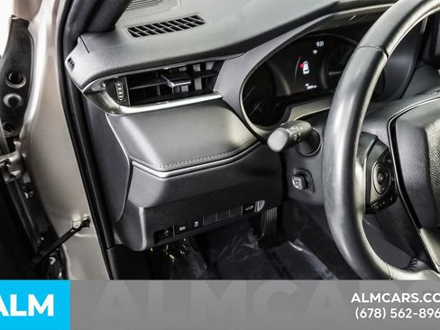 Used 2022 Toyota Venza XLE image 30