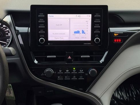 Used 2021 Toyota Camry LE image 15