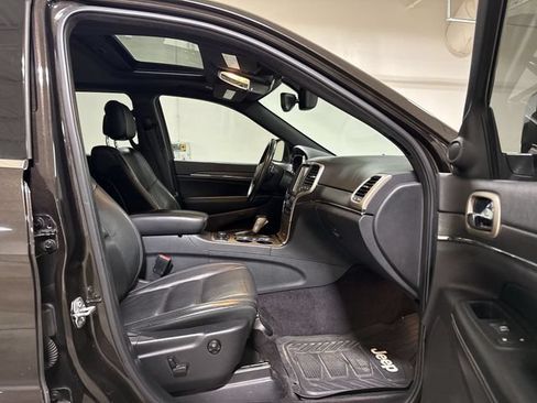 Used 2017 Jeep Grand Cherokee Limited AWD/4WD image 23