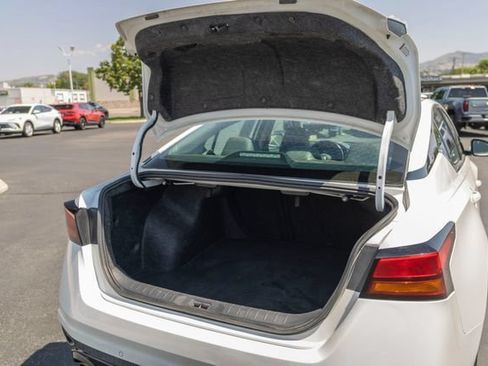 Used 2024 Nissan Altima 2.5 SR FWD image 14