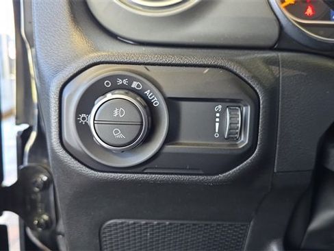 Used 2023 Jeep Gladiator Overland image 28