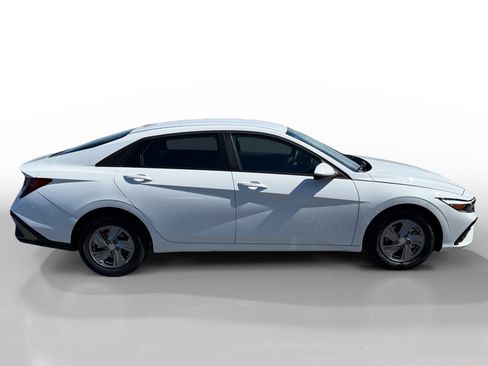 New 2026 Hyundai Elantra SE FWD image 6