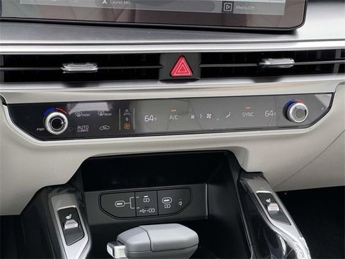 New 2025 Kia Sorento S w/ Panoramic Sunroof Package image 4