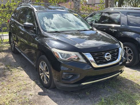 Used 2018 Nissan Pathfinder S FWD image 1