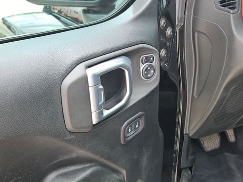 Used 2018 Jeep Wrangler Unlimited Rubicon AWD/4WD image 12