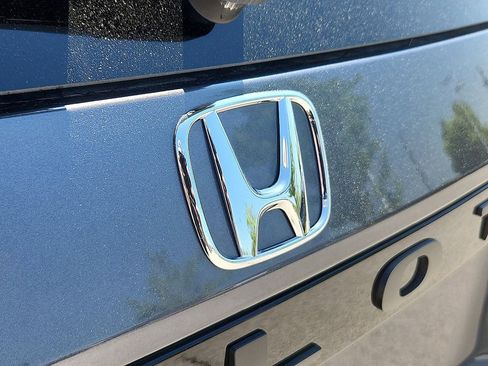 Certified 2025 Honda Pilot Touring image 27