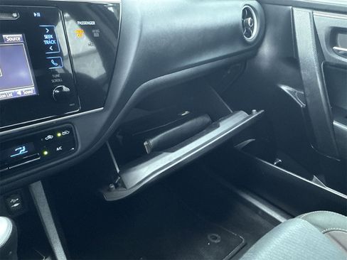 Used 2017 Toyota Corolla LE image 31