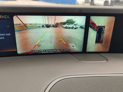 Used 2024 Lincoln Nautilus Premier image 17