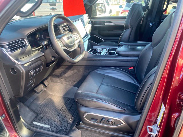 Used 2024 Jeep Wagoneer L Series II w/ Convenience Group I AWD/4WD image 5