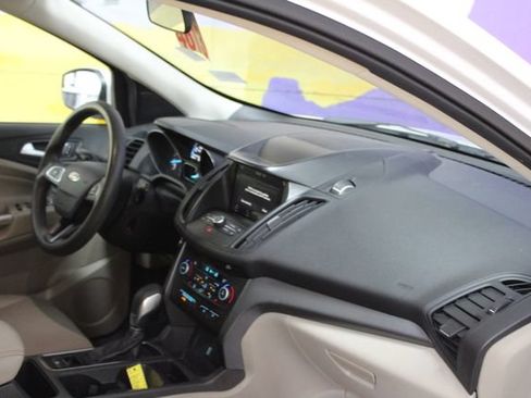 Used 2019 Ford Escape SE FWD image 12